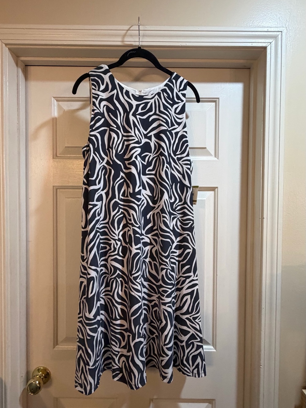 Anne Klein Sleeveless Black/White Patterned Dress Size 14 P2P 20.5 NWT